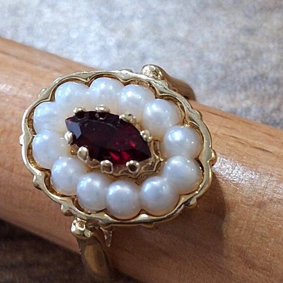 Avon Pearl Ruby Red Rhinestone Oval Ring, Gold Tone - Picture 7 of 13
